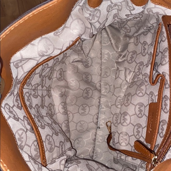 Michael Kors Hamilton Tote - Picture 5 of 10